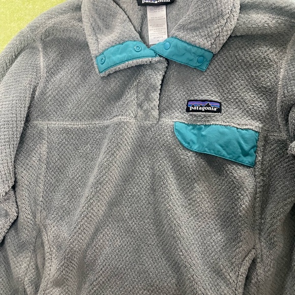Patagonia Sherpa Gray and Teal Fleece Pullover - Picture 3 of 5